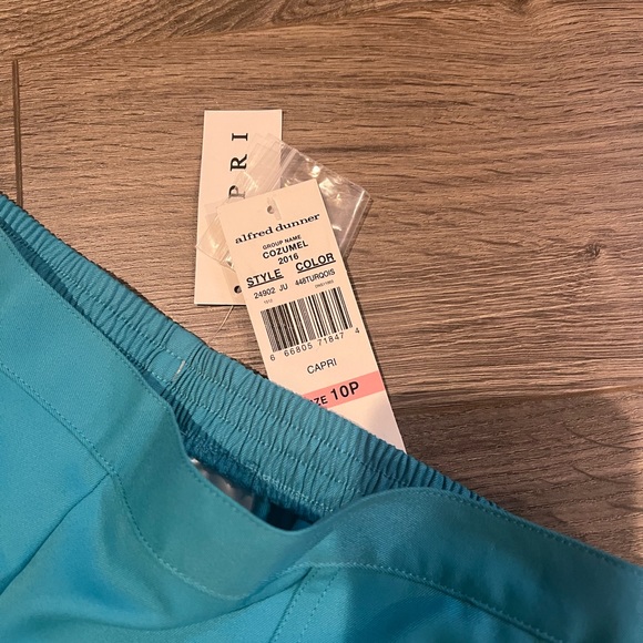 Capris - Picture 4 of 8